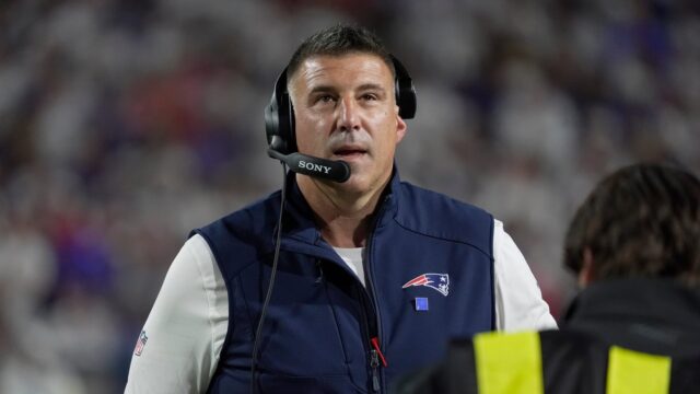 New England Patriots head coach Mike Vrabel