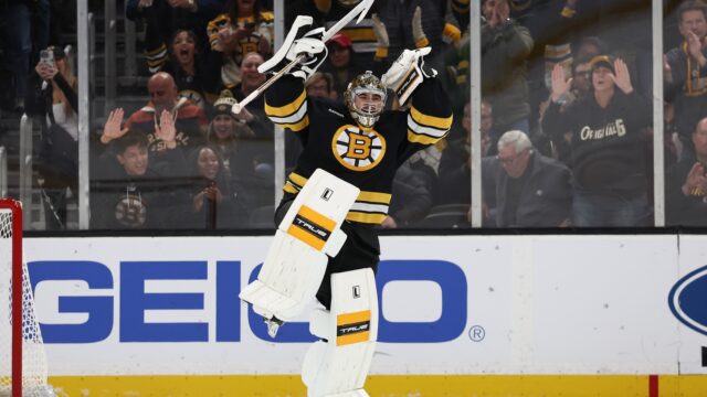 Boston Bruins goalie Jeremy Swayman