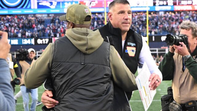 New England Patriots head coach Mike Vrabel and Atlanta Falcons head coach Raheem Morris