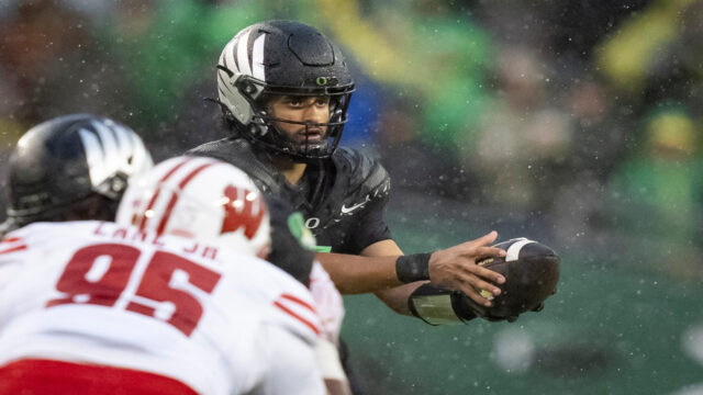 Oregon quarterback Dante Moore