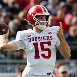 Indiana Hoosiers quarterback Fernando Mendoza