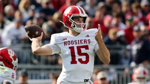 Indiana Hoosiers quarterback Fernando Mendoza