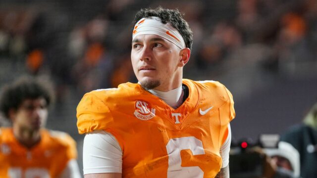 Tennessee Volunteers quarterback Joey Aguilar