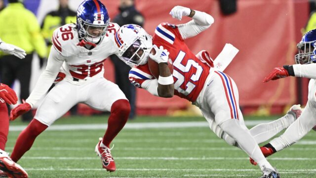 New England Patriots cornerback Marcus Jones and New York Giants cornerback Rico Payton