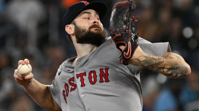 Free agent starting pitcher Lucas Giolito